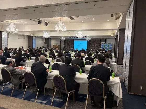 大規模宴会場での講演