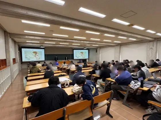 大学講義室でのAIセミナー